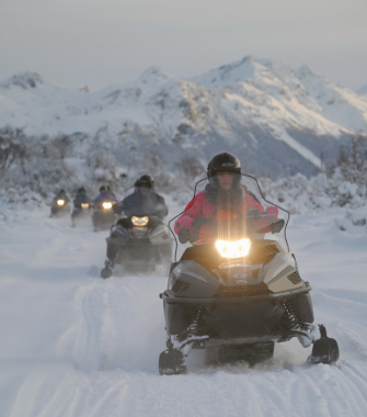Paseo en motos de nieve en Tierra del Fuego