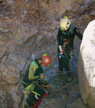 Exploración de cavernas en la Cueva del Sauce, San Luis
